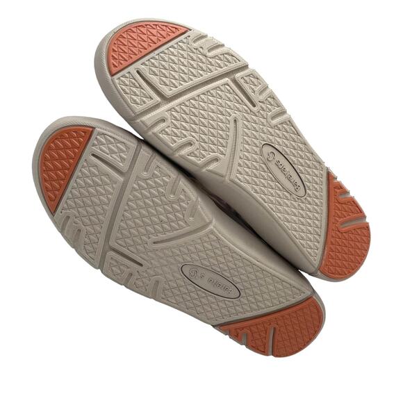 Baretraps NWOT Bonaire Embroidered Slip-On Sneaker (8M) - Picture 9 of 9